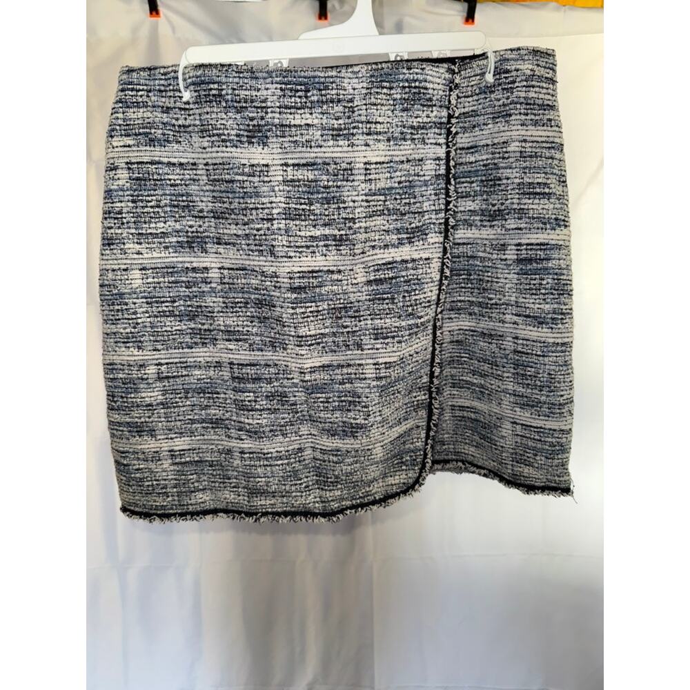 max studio black white and light blue skirt size XL patterned skirt